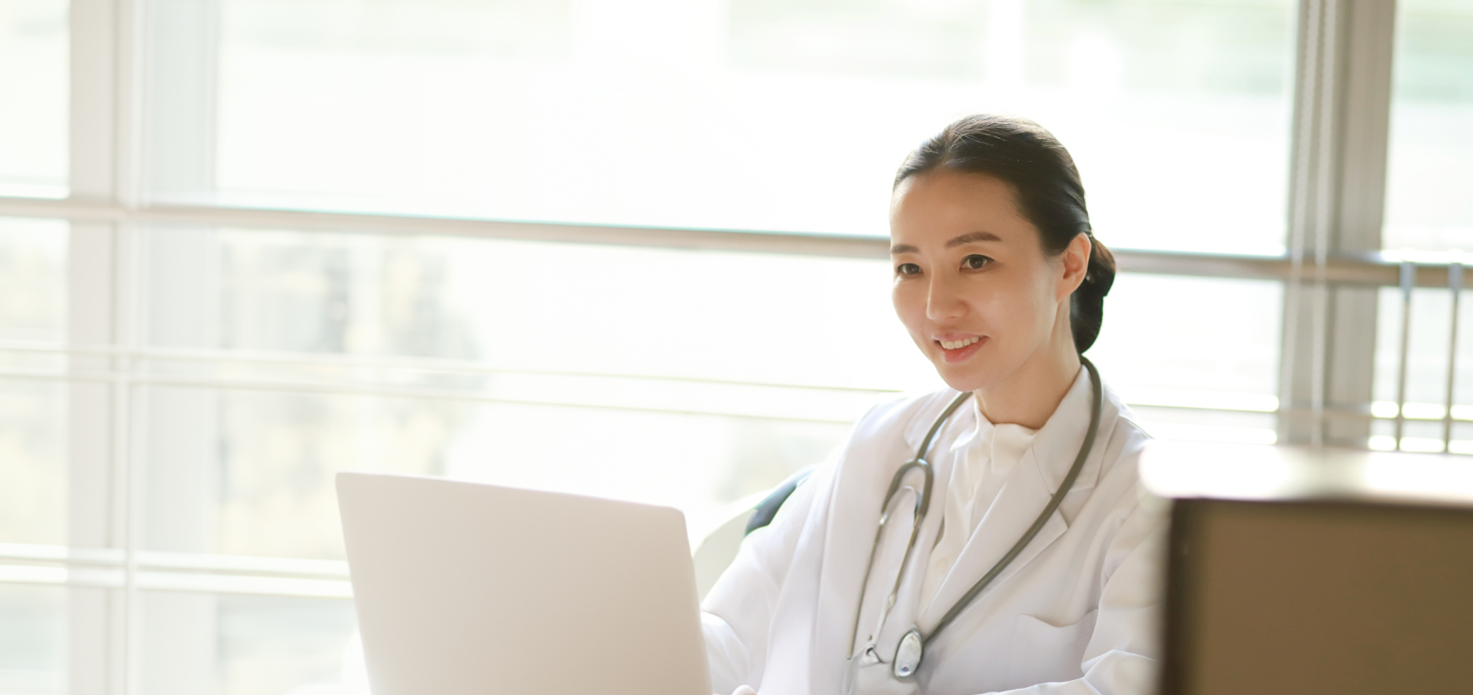 オンライン診療中の医師