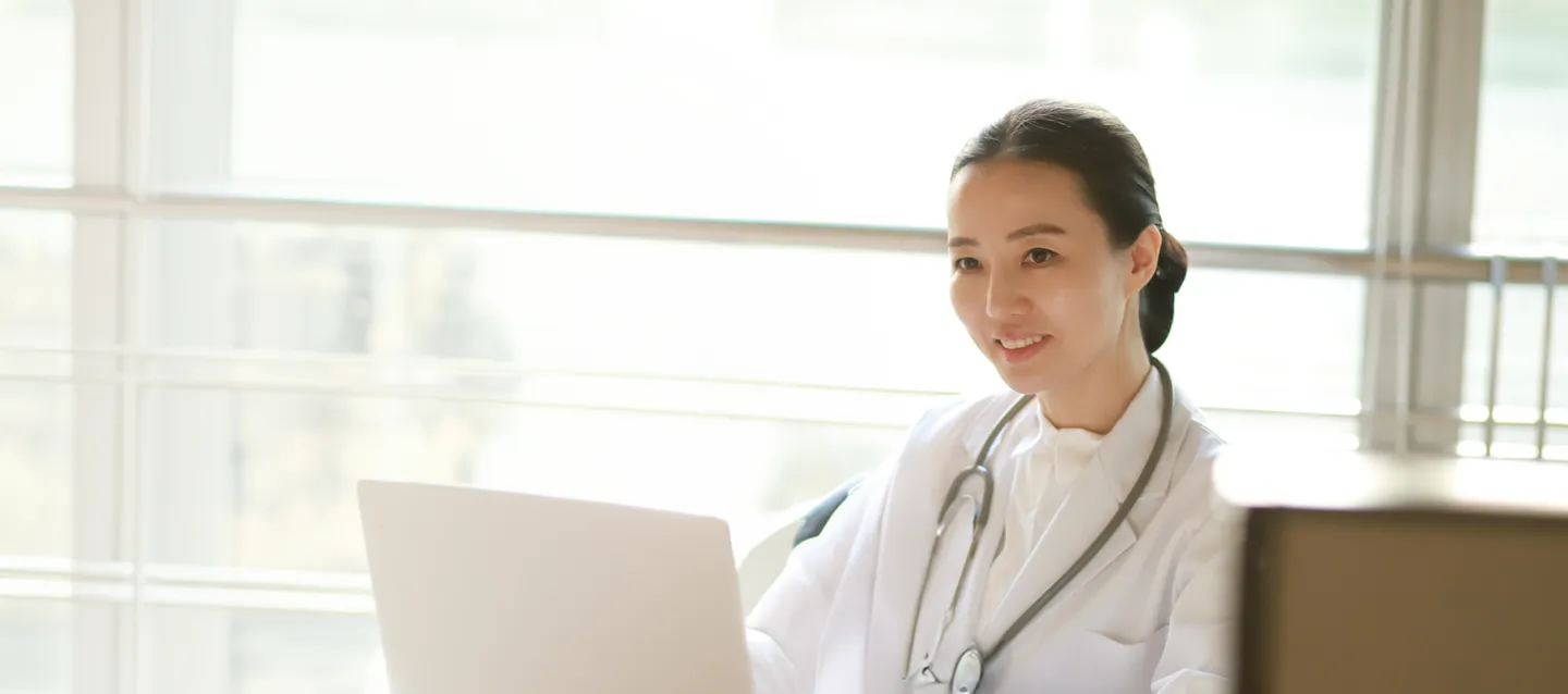 オンライン診療中の医師